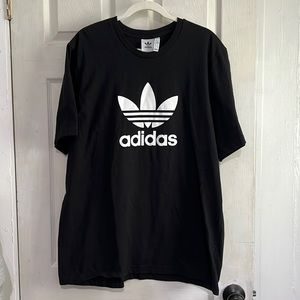 Adidas black shirt sleeve t-shirt size XL